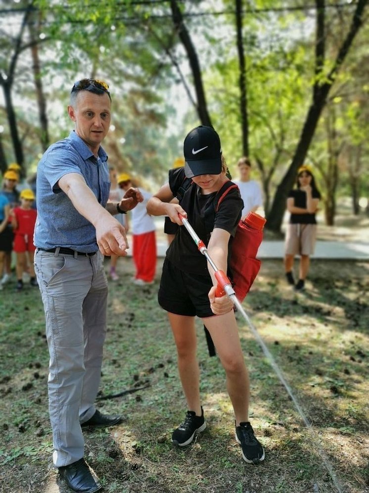 Пожарные Хакасии провели квест для детей в лагере «Звездный»