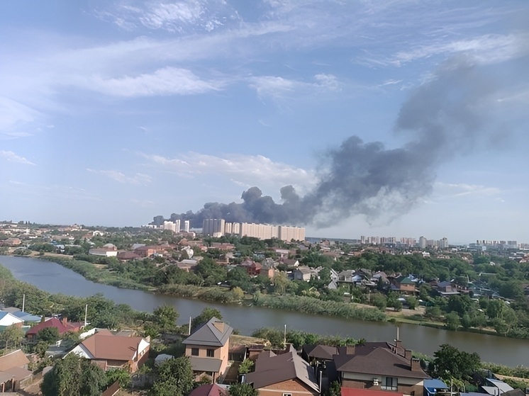 В Пангодах девочки выпросили у Артюхова новую детскую площадку - МК Ямал