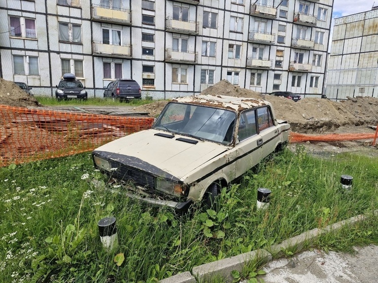 Хозяина брошенного автомобиля разыскивают в Печенгском районе