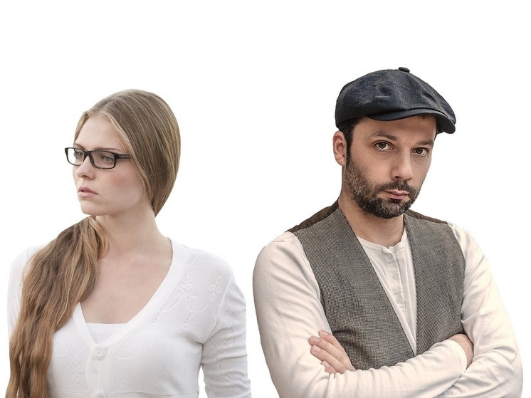 В судах и загсах - ажиотаж