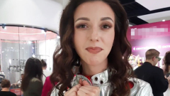 Актриса Рассомахина впервые полетела в аэротрубе: экстремальное видео
