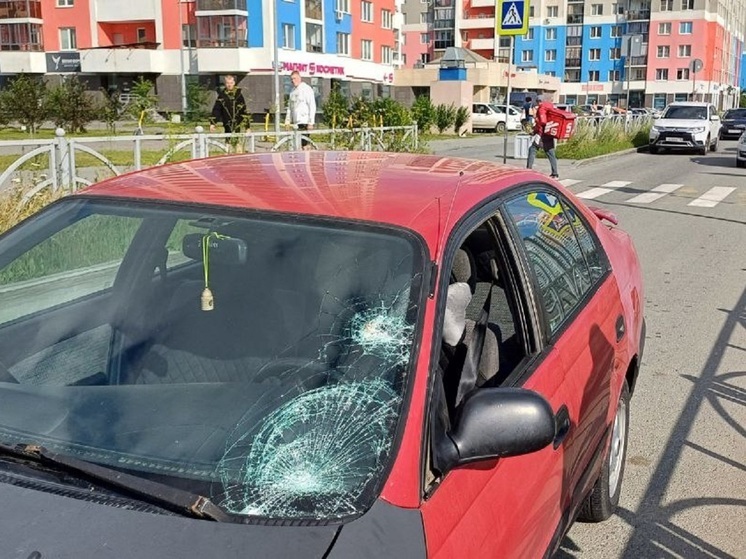 13-летнего подростка на электросамокате сбили на переходе в Екатеринбурге