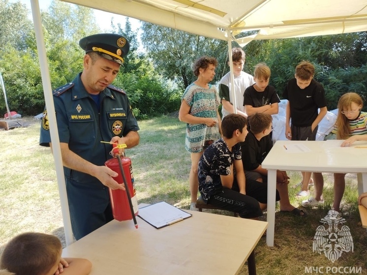 В астраханском детском эколого-биологическом палаточном лагере провели урок пожарной безопасности