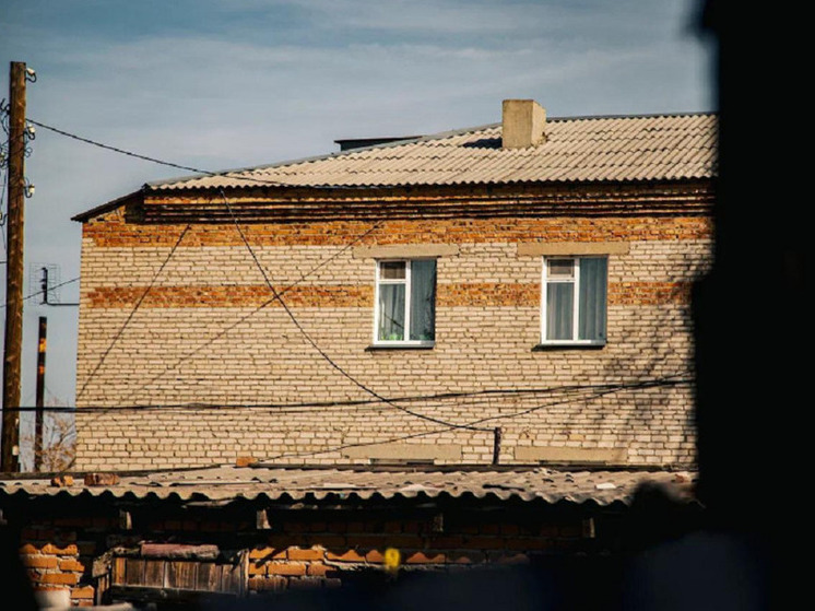 В Новосибирской области педофил подглядывал за женщинами через дыру в туалете больницы