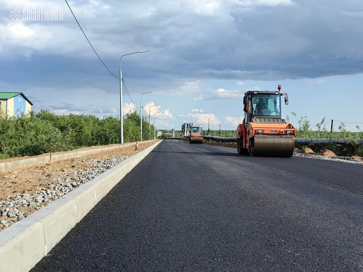 Глава Лабытнанги показала, как в городе обновляют дороги