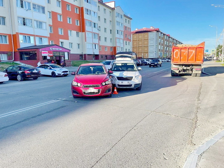 В Тарко-Сале «Шкода» влетела в «Шевроле»