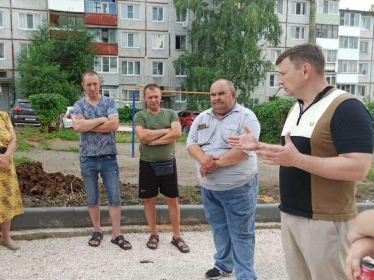 По программе ФКГС в Новомосковске благоустраивают дворы на улице Донской и Трудовом проезде