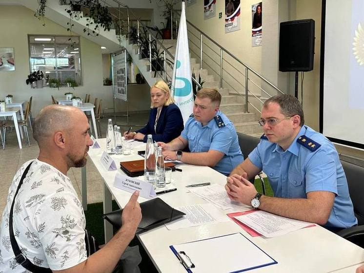 Прокурор Ленобласти провел выездной прием участников СВО во Всеволожске