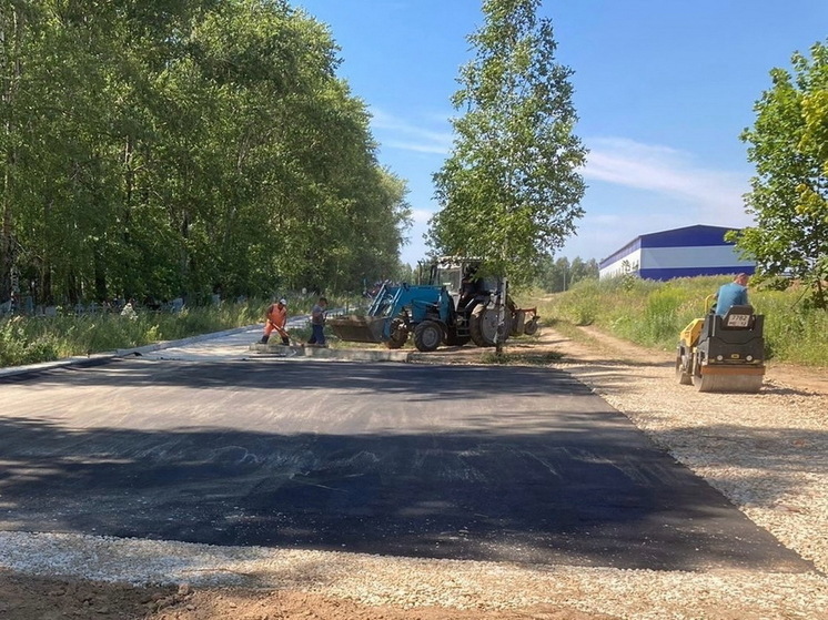 На Туруновском кладбище Йошкар-Олы асфальтируется дорога