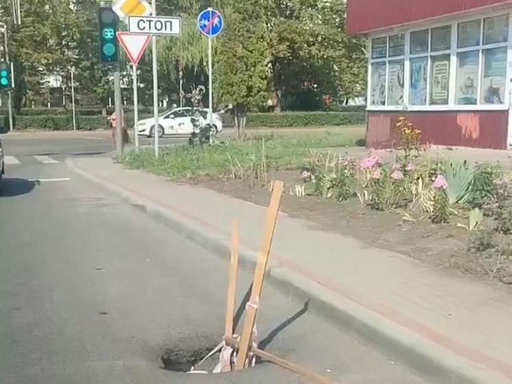 "Кладбищенская тактика" массово применяется против дорожных ям в Орле