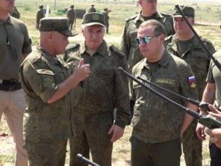 Медведев посетил полигон Погоново в Воронежской области