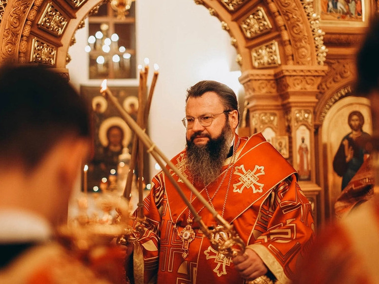 В храме микрорайона Соловьиная роща митрополит Смоленский и Дорогобужский Исидор возглавил Божественную литургию