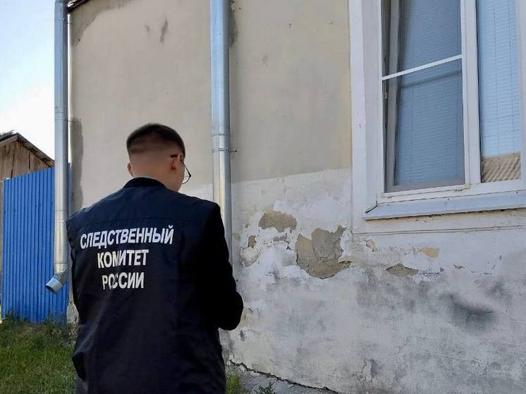 В Саратовской области ребенок выпал из окна