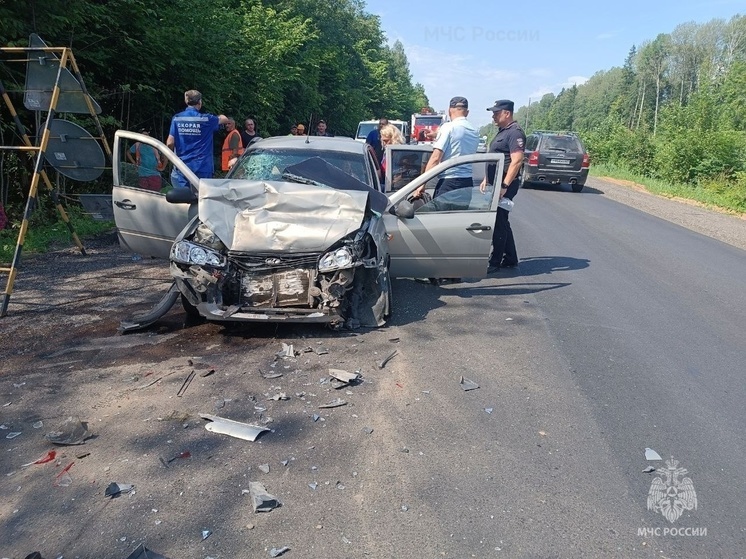 В Демидовском районе в ДТП собрался паровоз из четырех машин