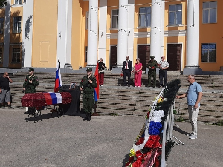 Стихами провожали в последний путь погибшего на СВО жителя Сегежи