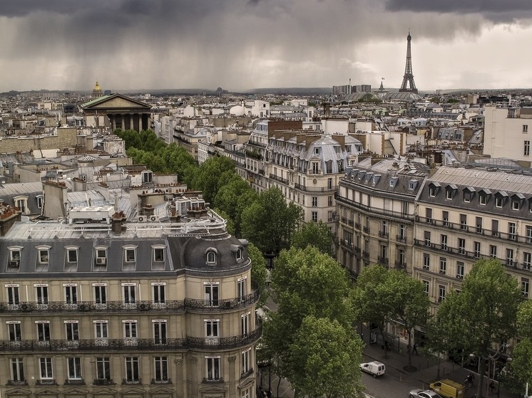 Actu-17: в Париже нарушено движение электричек из-за сообщений о человеке с поясом смертника