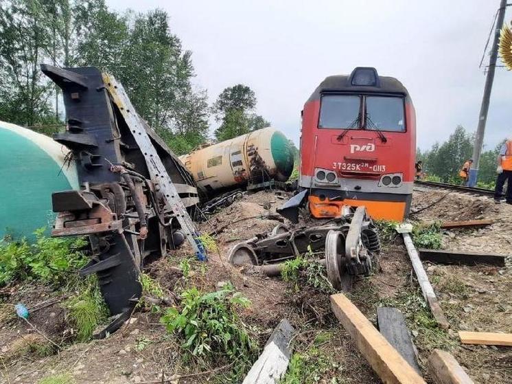 В Хабаровском крае с рельсов сошел поезд, груженный углем