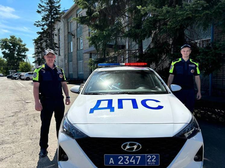В Бийске сотрудники ДПС спасли жизнь мужчине, которого ужалила оса