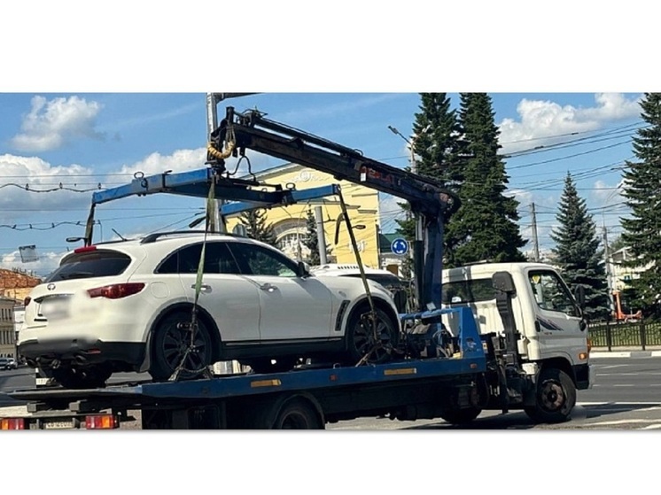 В центре Ярославля эвакуировали неправильно припаркованные машины