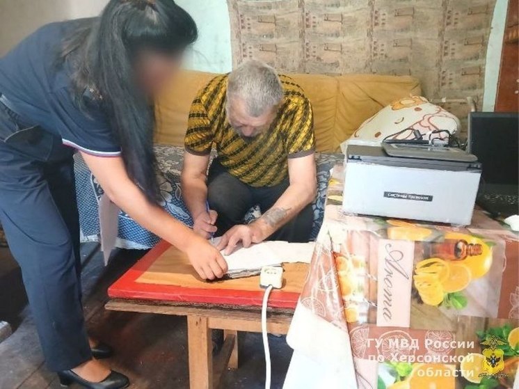 Жителю села Стрелковое Генического округа помогли оформить гражданство на дому