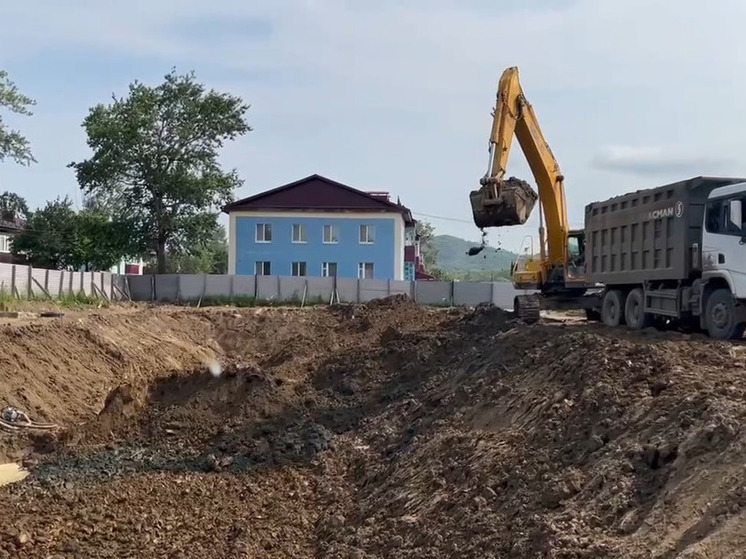 В сахалинском селе Краснополье строят 3 дома для переселенцев