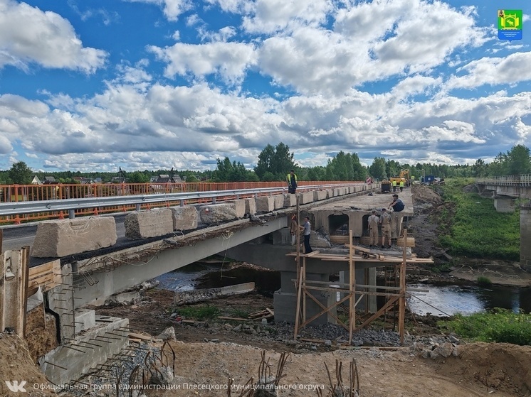 Продолжается капитальный ремонт моста через реку Икса