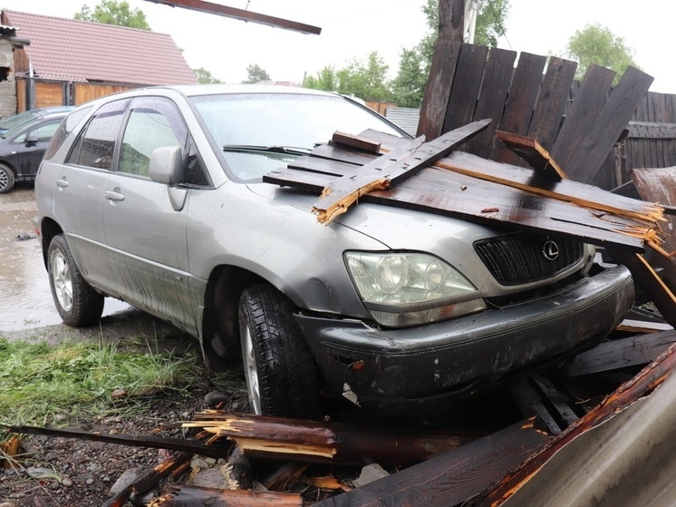 В Кызыле при попытке угона автомобиль врезался в жилой дом