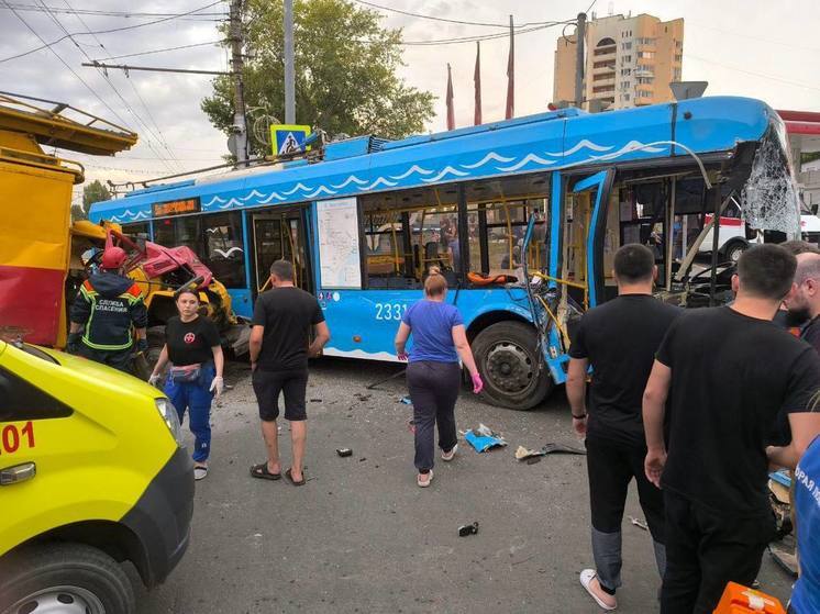 В ДТП с троллейбусом на 1-й Дачной пострадали 11 человек