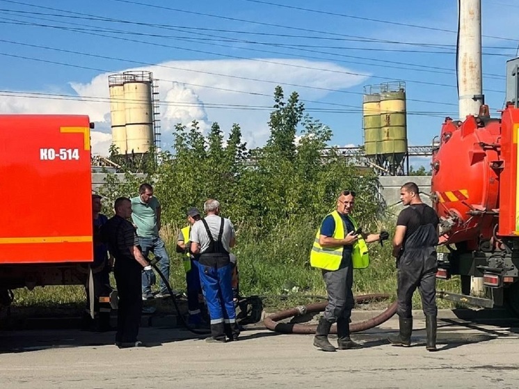 Бесхозный колодец стал причиной подтопления улицы на въезде в Чурилово