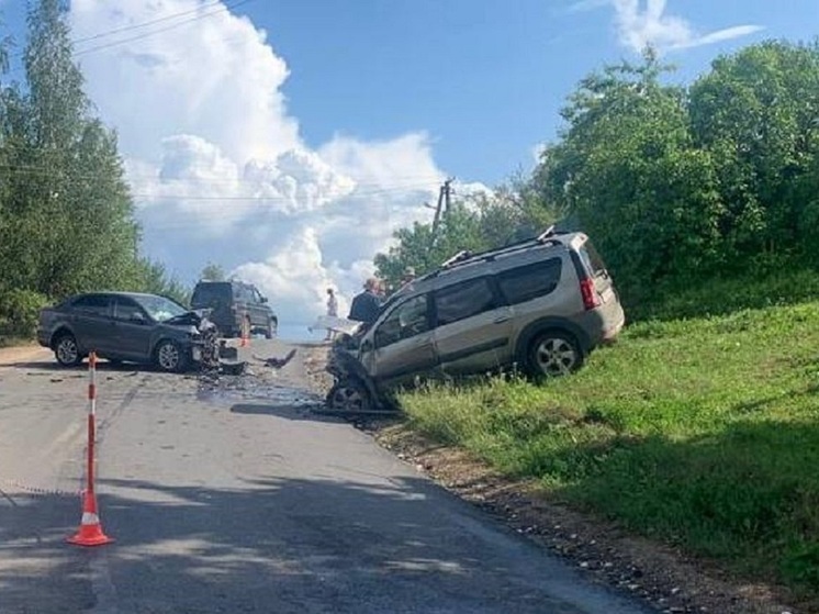 В Боровичском районе в ДТП пострадали двое детей