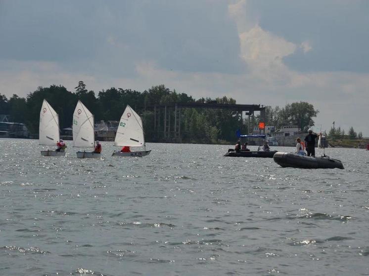 В Новосибирске на Обском море проходит первенство СФО по парусному спорту