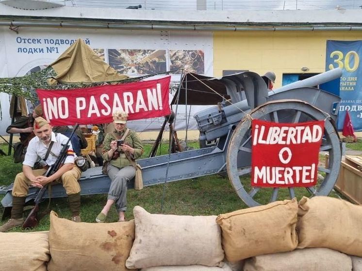 В Петербурге реконструировали бой гражданской войны в Испании