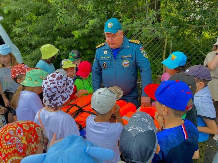 День безопасности в детском лагере «Волынь» провели спасатели Новгородчины