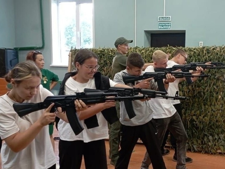 В Ядринском округе школьники прошли курс по тактической подготовке и медицине