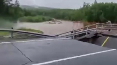 В Бурятии река подмыла мост на трассе к границе Монголии: видео