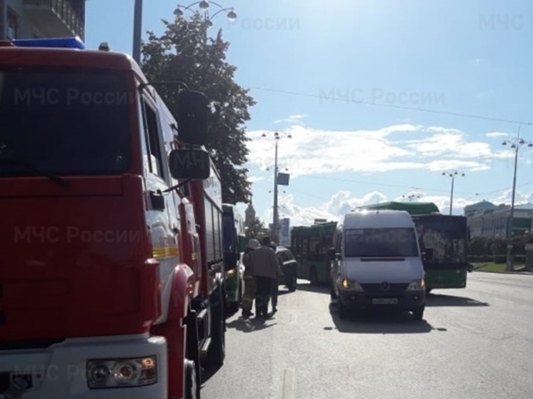 Массовая авария с пострадавшим случилась на ЖБИ в Екатеринбурге