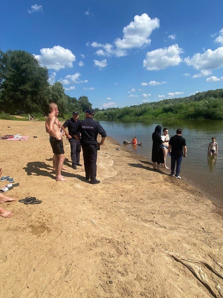 В Оренбурге специалисты административной комиссии проверяют несанкционированные места для купания