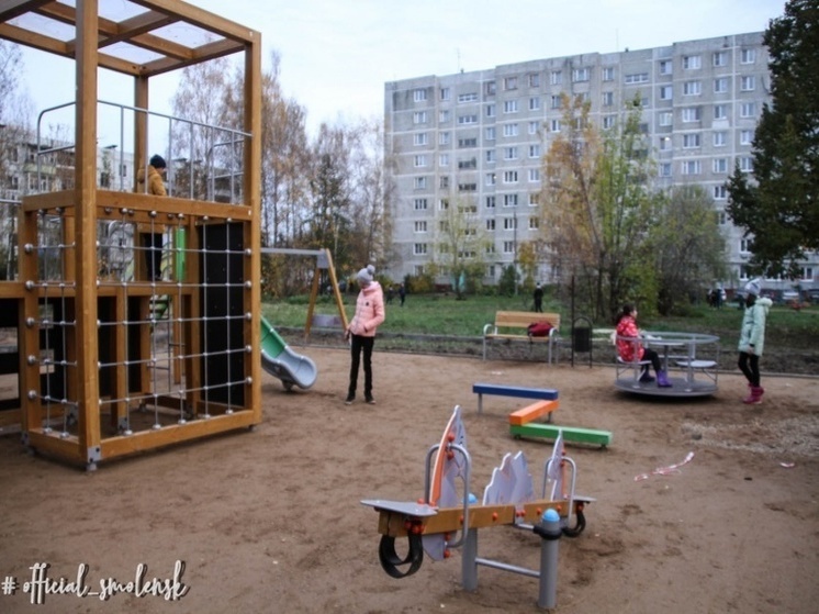 Количество современных детских площадок в Смоленске увеличивается