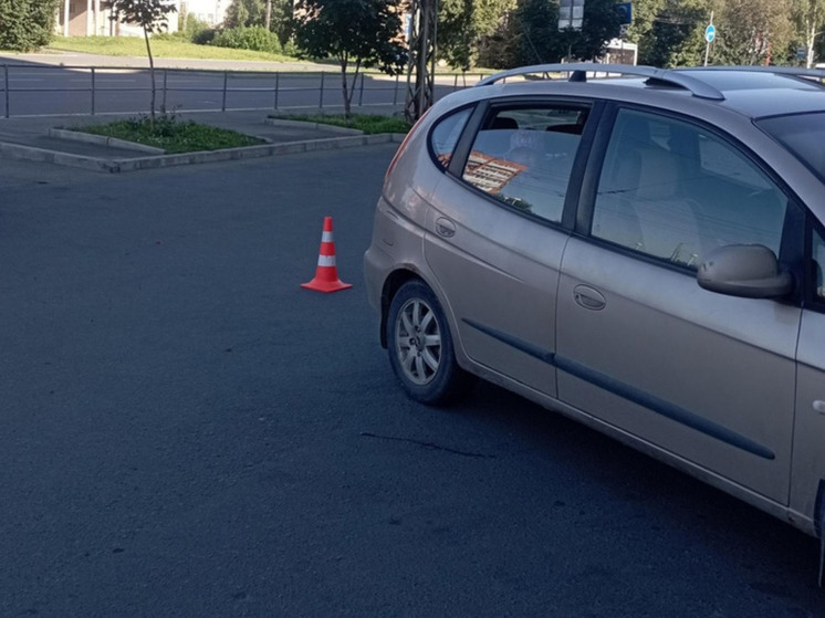 Автоледи сбила 79-летнюю женщину на парковке в Петрозаводске