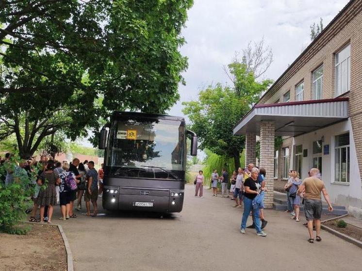 Ученики из школ Старобешево отправились на отдых на Байкал