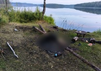 Жительница Верхней Туры обнаружила труп в догорающем костре, который был разведен на берегу местного пруда
