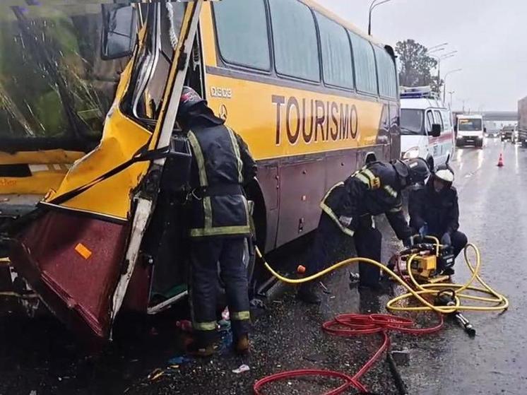 В Подмосковье спасли водителя автобуса после ДТП