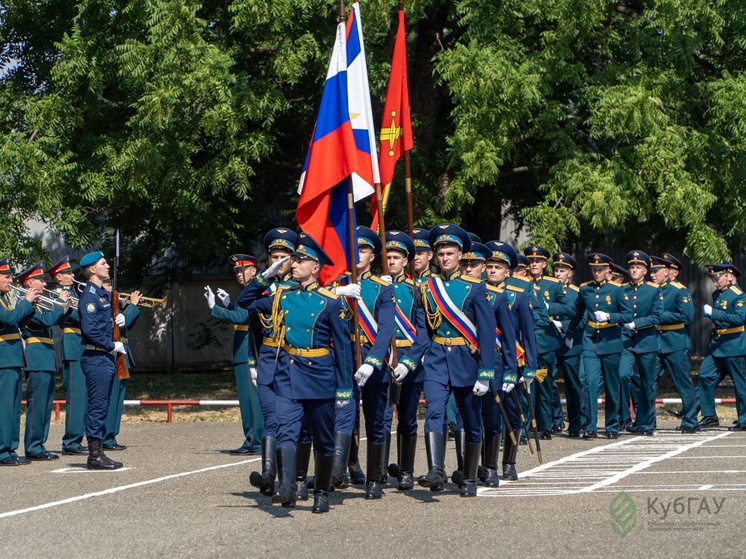 Выпускники военно-учебного центра КубГАУ получили дипломы из рук депутата ЗСК