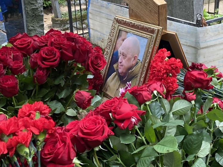Житель Петербурга задержан за надругательство над могилой на Пороховском кладбище