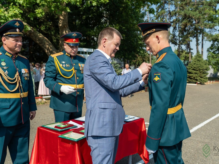 Выпускники военно-учебного центра КубГАУ получили дипломы из рук депутата ЗСК