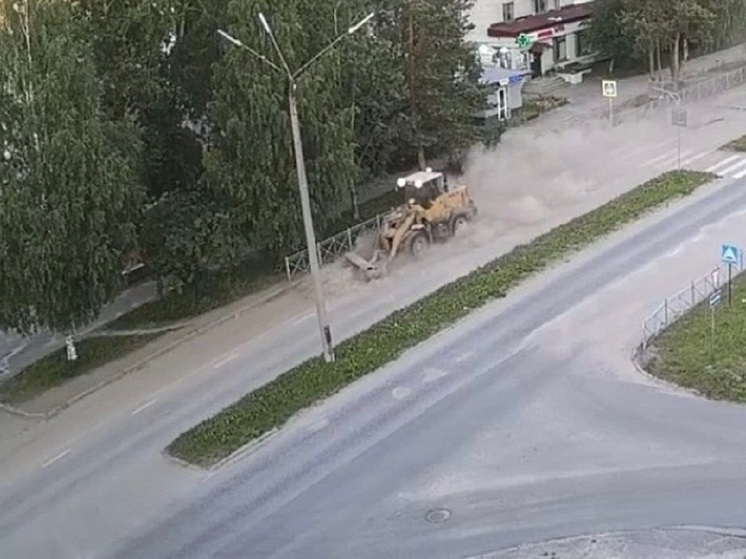Пыль столбом: жители Сегежи возмущены стилем уборки песка в городе