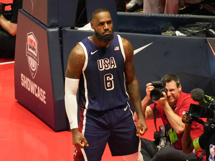 Двукратный олимпийский чемпион по баскетболу Леброн Джеймс станет знаменосцем на церемонии открытия Олимпийских игр в Париже.