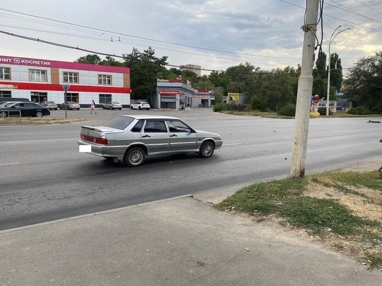 В Волгодонске 15-летняя девочка на электросамокате попала в больницу после ДТП