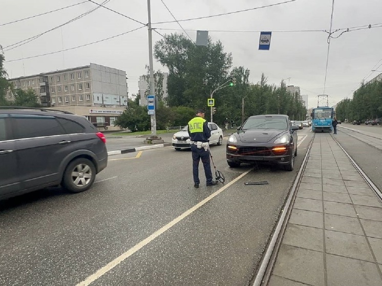 Двух детей сбил автомобиль Porsche Cayenne в Екатеринбурге