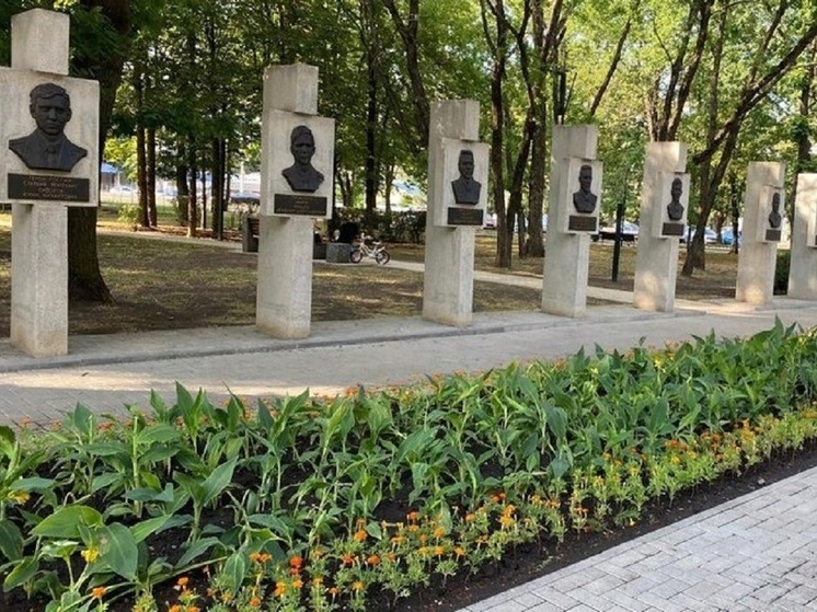 В сквере памяти «Погибшим землякам» в Ставрополе высадили пять тысяч цветов